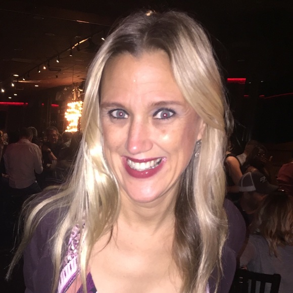 Meet your Posher, Jennifer - Picture 1 of 1